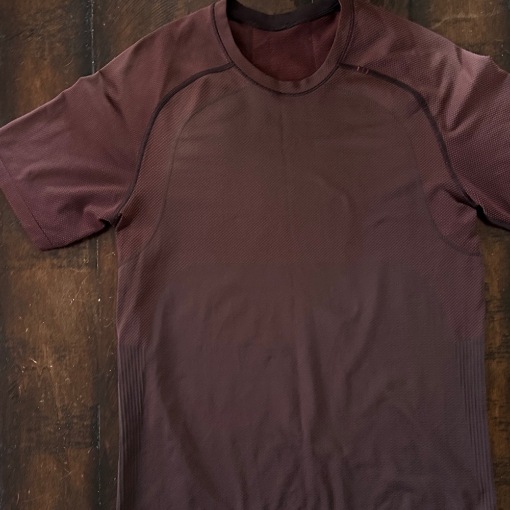 Lululemon Mens Metal Vent Tech short sleeve - size small
